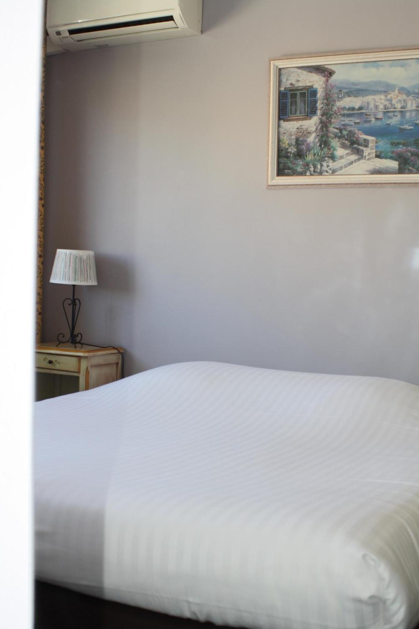 Logis Hotel Du Midi 살롱드프로방스 외부 사진