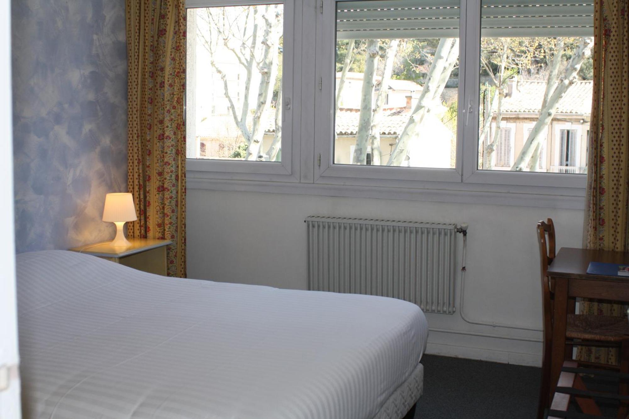 Logis Hotel Du Midi 살롱드프로방스 외부 사진