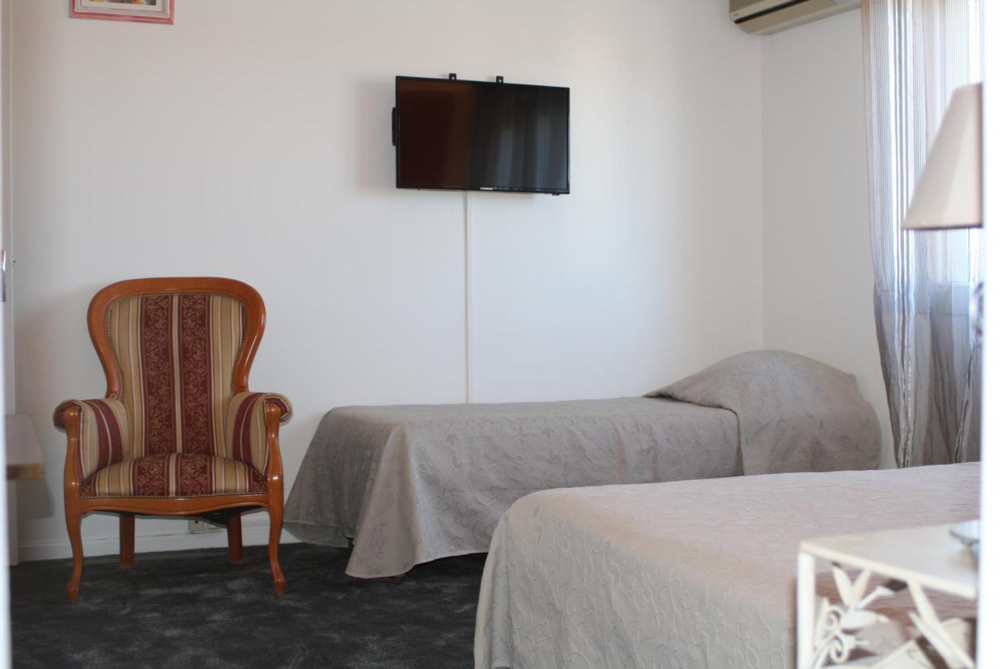 Logis Hotel Du Midi 살롱드프로방스 외부 사진