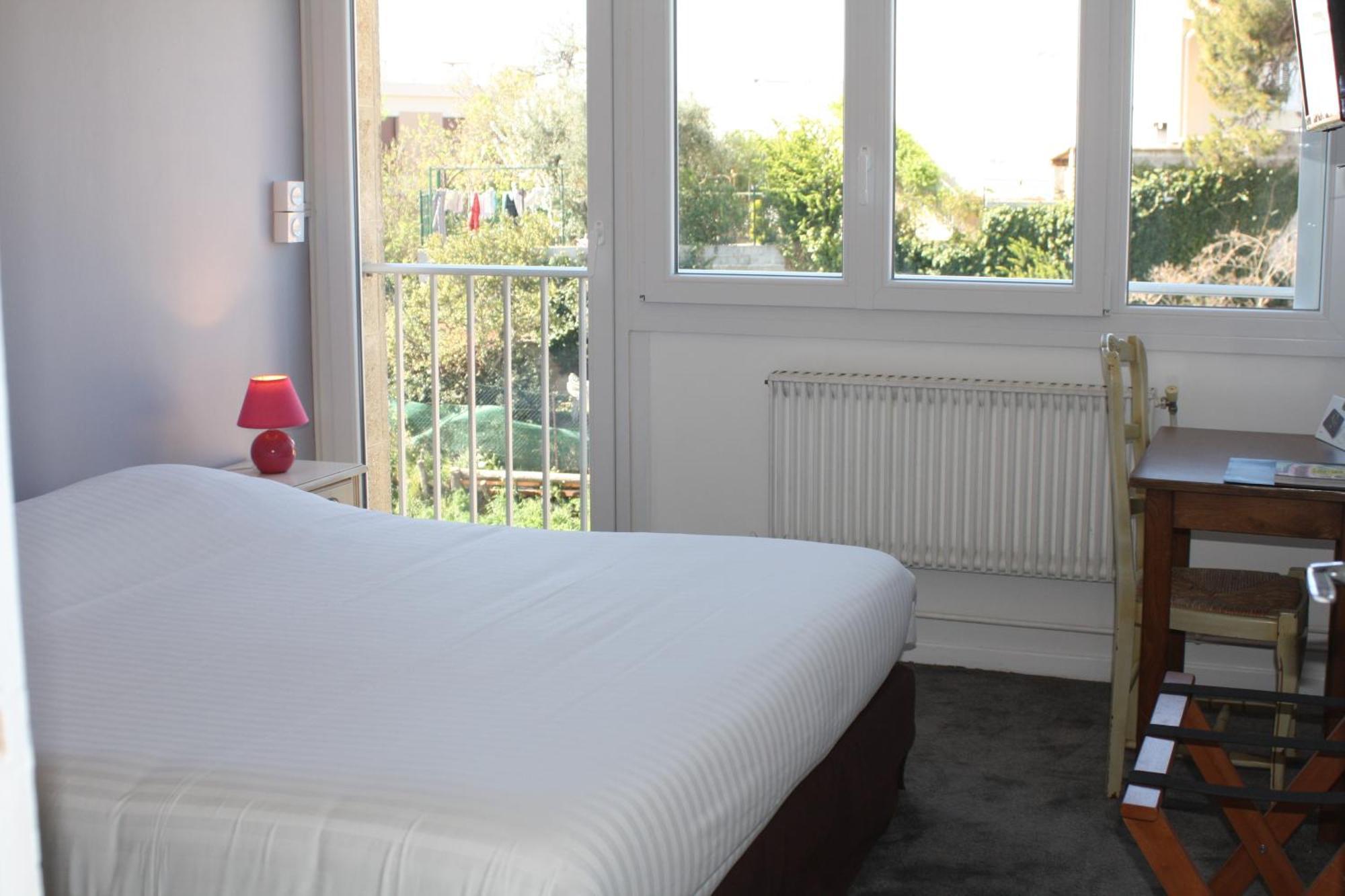 Logis Hotel Du Midi 살롱드프로방스 외부 사진