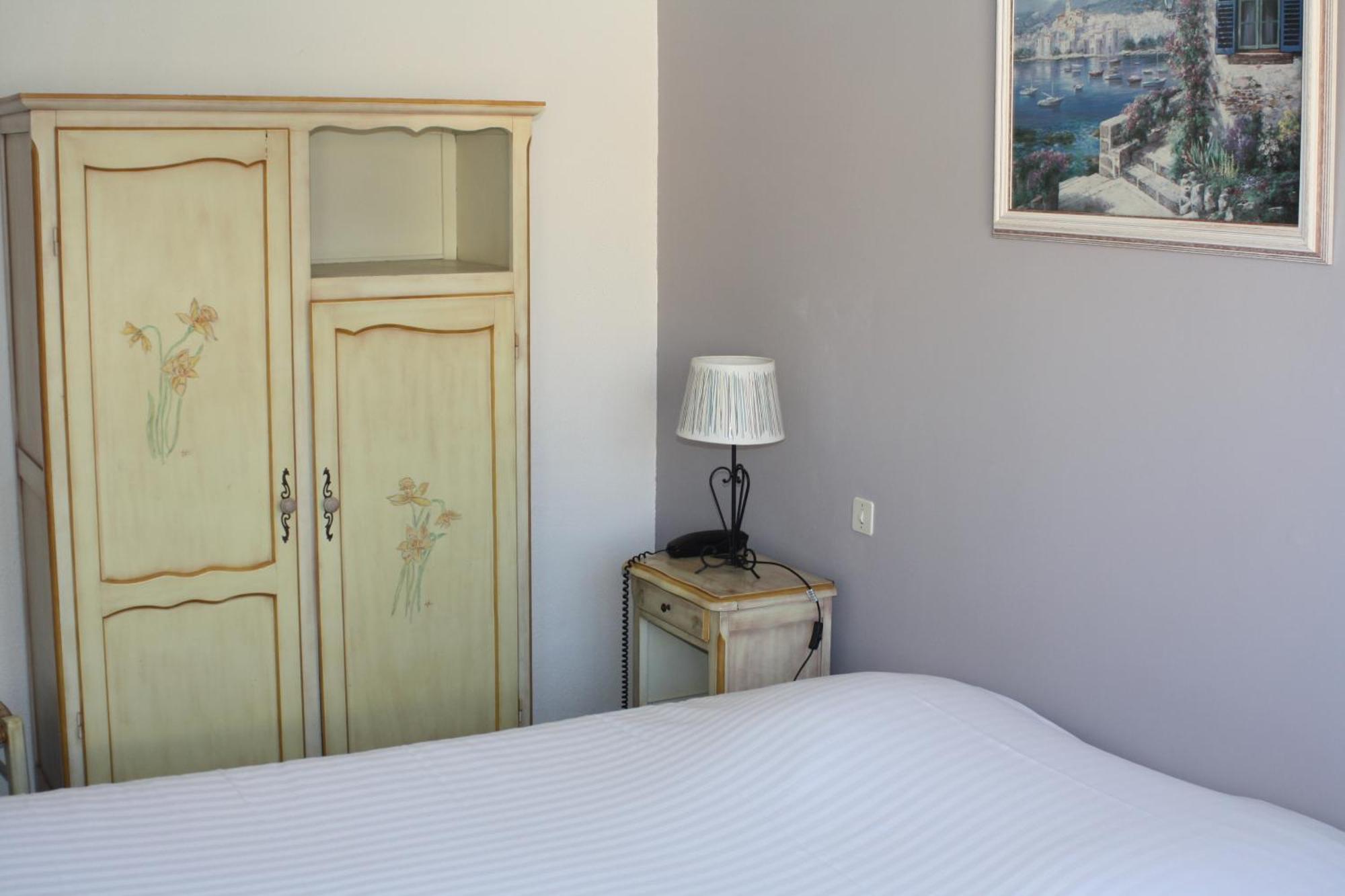 Logis Hotel Du Midi 살롱드프로방스 외부 사진