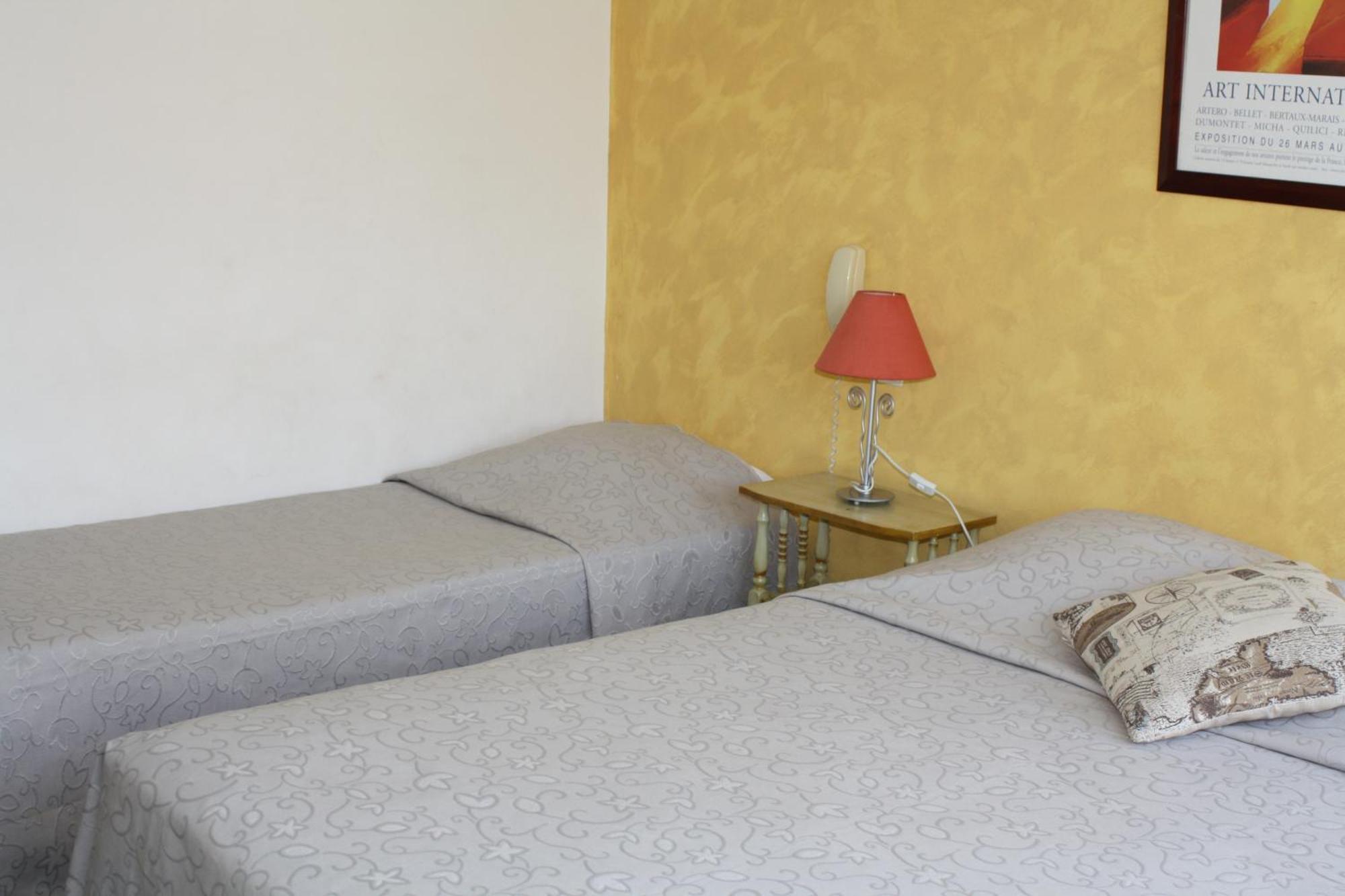 Logis Hotel Du Midi 살롱드프로방스 외부 사진