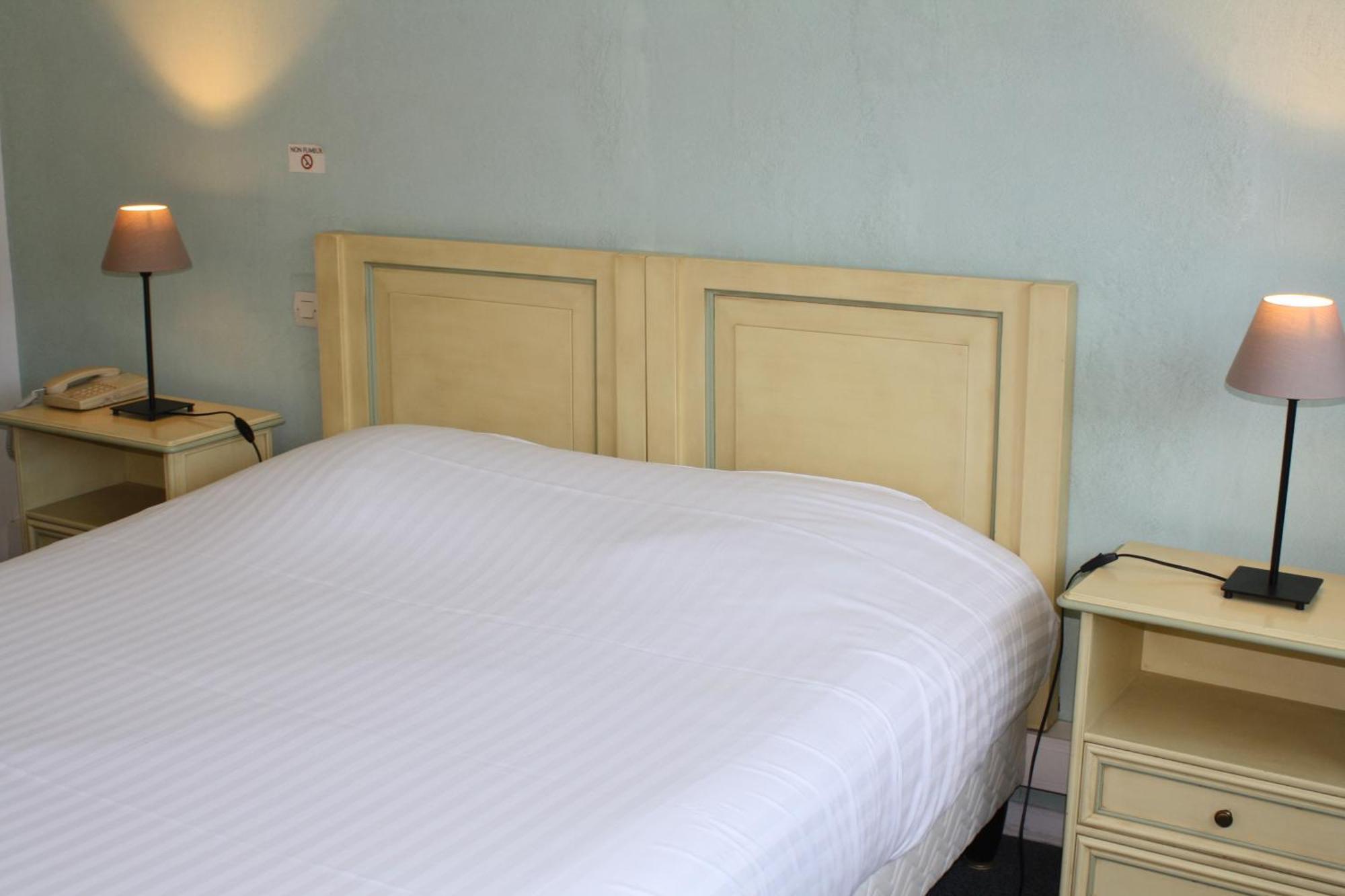 Logis Hotel Du Midi 살롱드프로방스 외부 사진