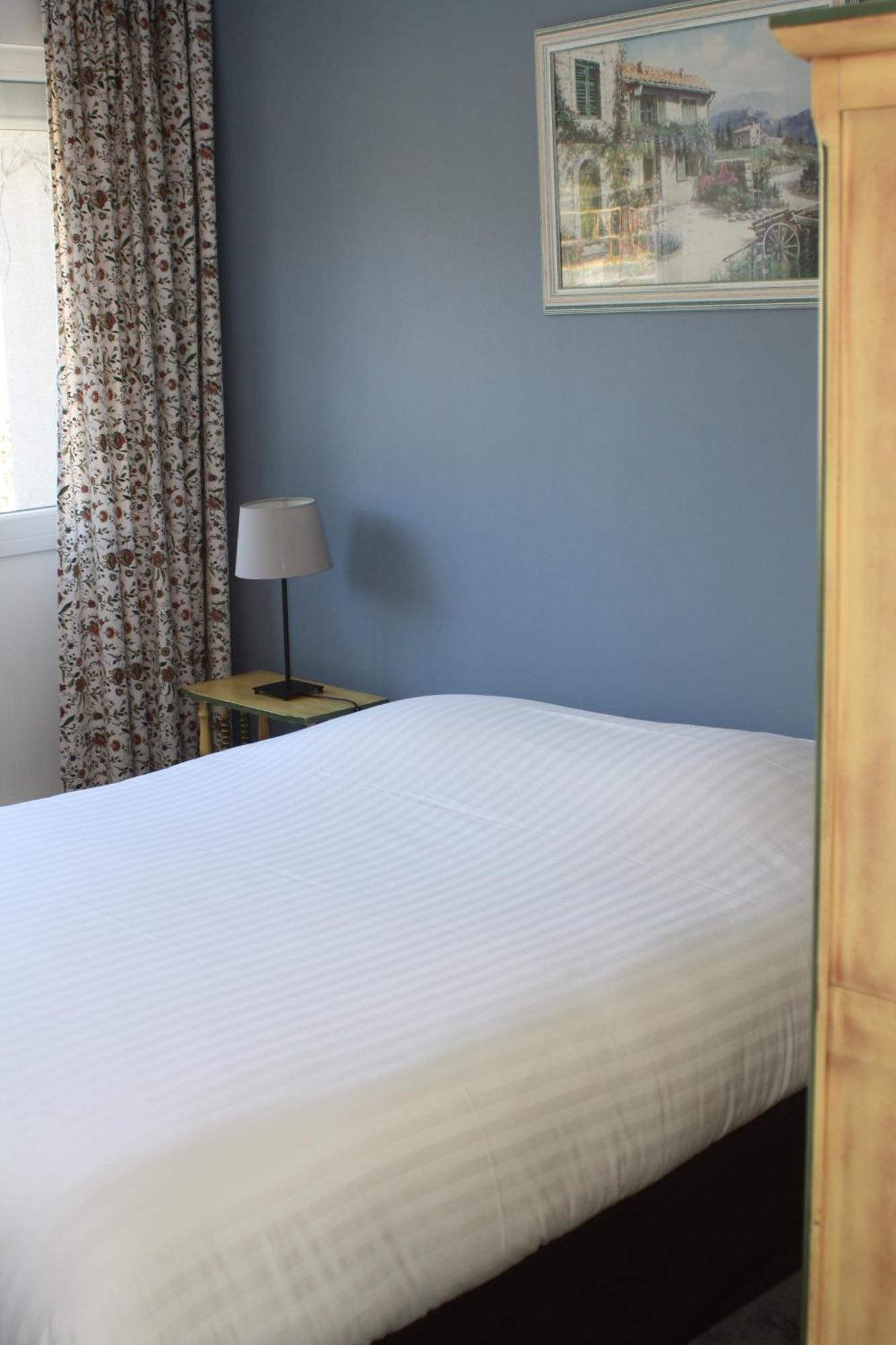 Logis Hotel Du Midi 살롱드프로방스 외부 사진