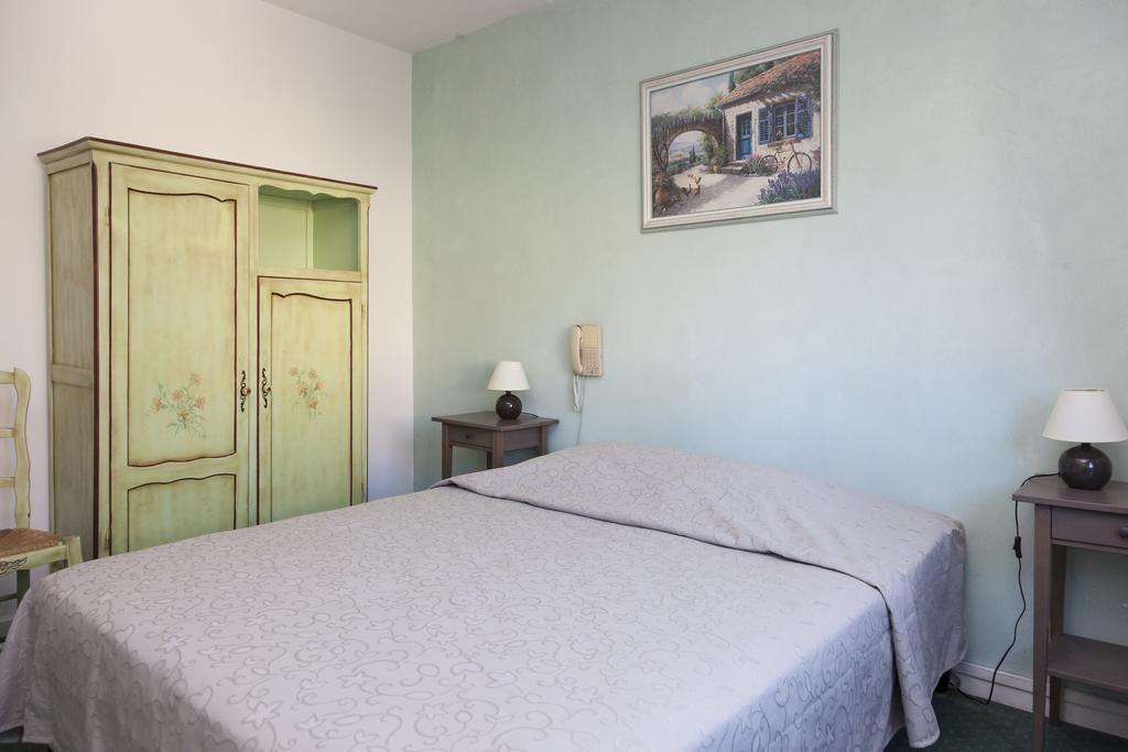 Logis Hotel Du Midi 살롱드프로방스 외부 사진