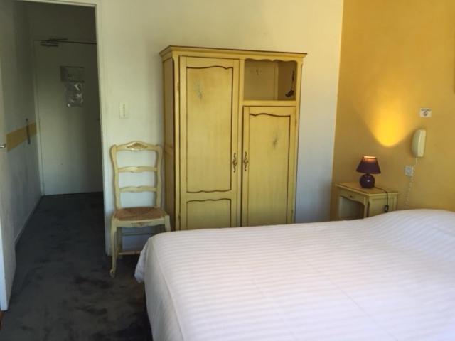 Logis Hotel Du Midi 살롱드프로방스 외부 사진
