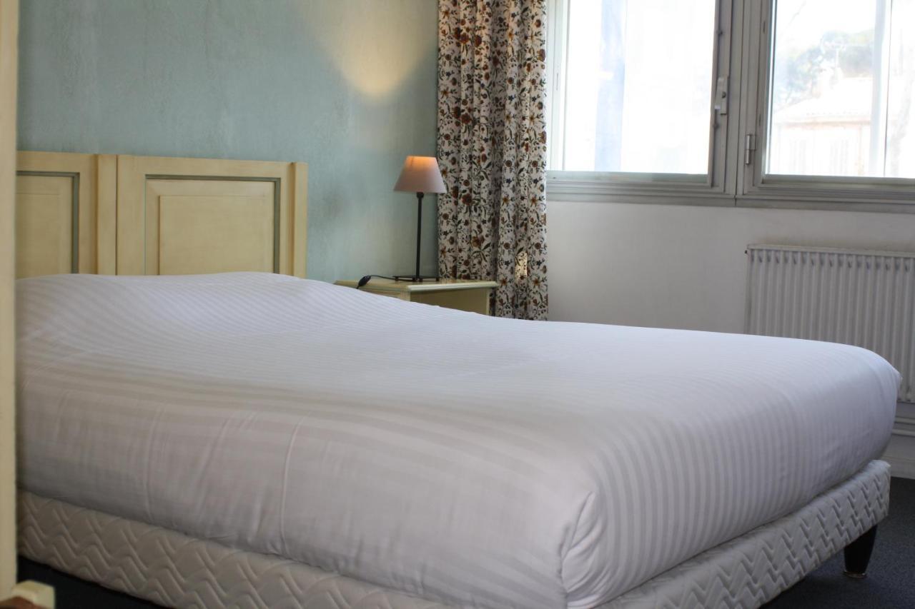 Logis Hotel Du Midi 살롱드프로방스 외부 사진