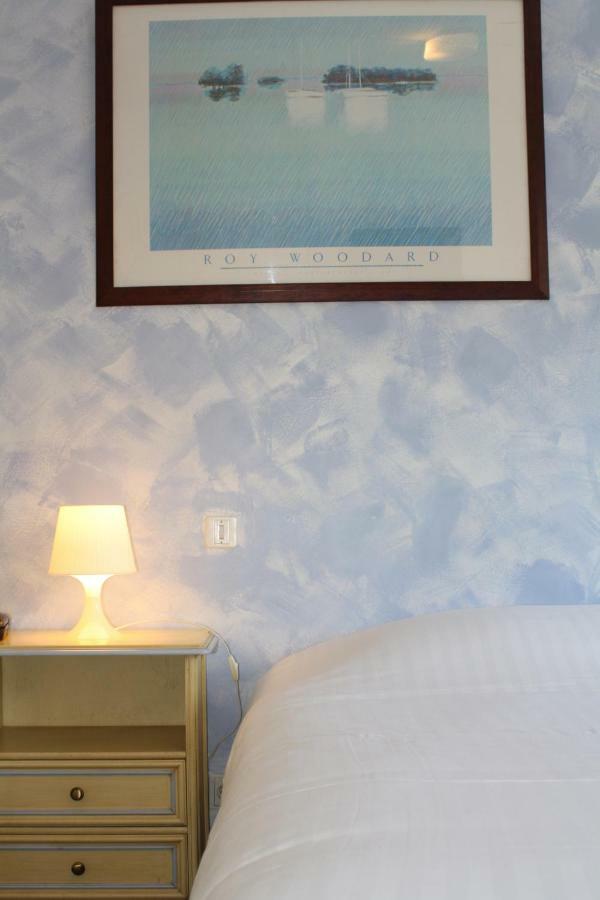 Logis Hotel Du Midi 살롱드프로방스 외부 사진